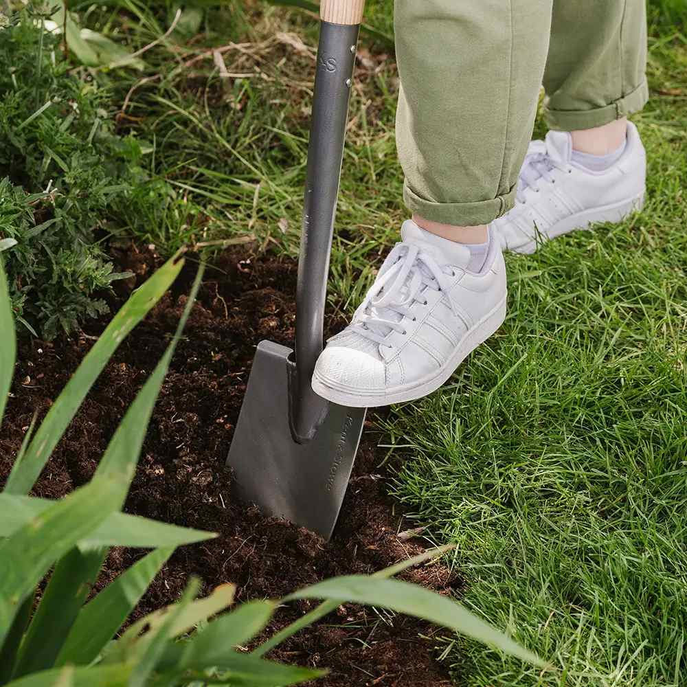Cazma KENT & STOWE din otel carbon, maner lemn frasin, FSC 100%, 110 cm, 10 ani de garantie