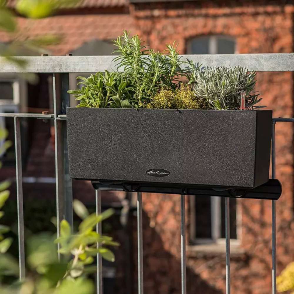 Lechuza Balconera Stone 50 önöntöző balkonláda – fehér kőhatású, 8 l