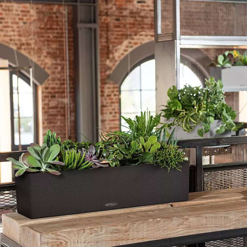 Lechuza Balconera Stone 80 önöntöző balkonláda – 12 l, fehér kőhatású felület